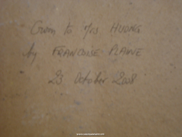 Mặt sau có chữ kí xác nhận của bà Francoise